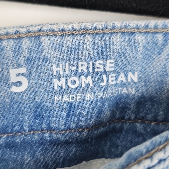 🆕️ Arizona Jeans High Rise Mom Jean Semi- Relaxed fit with tapered leg - Picture 9 of 9